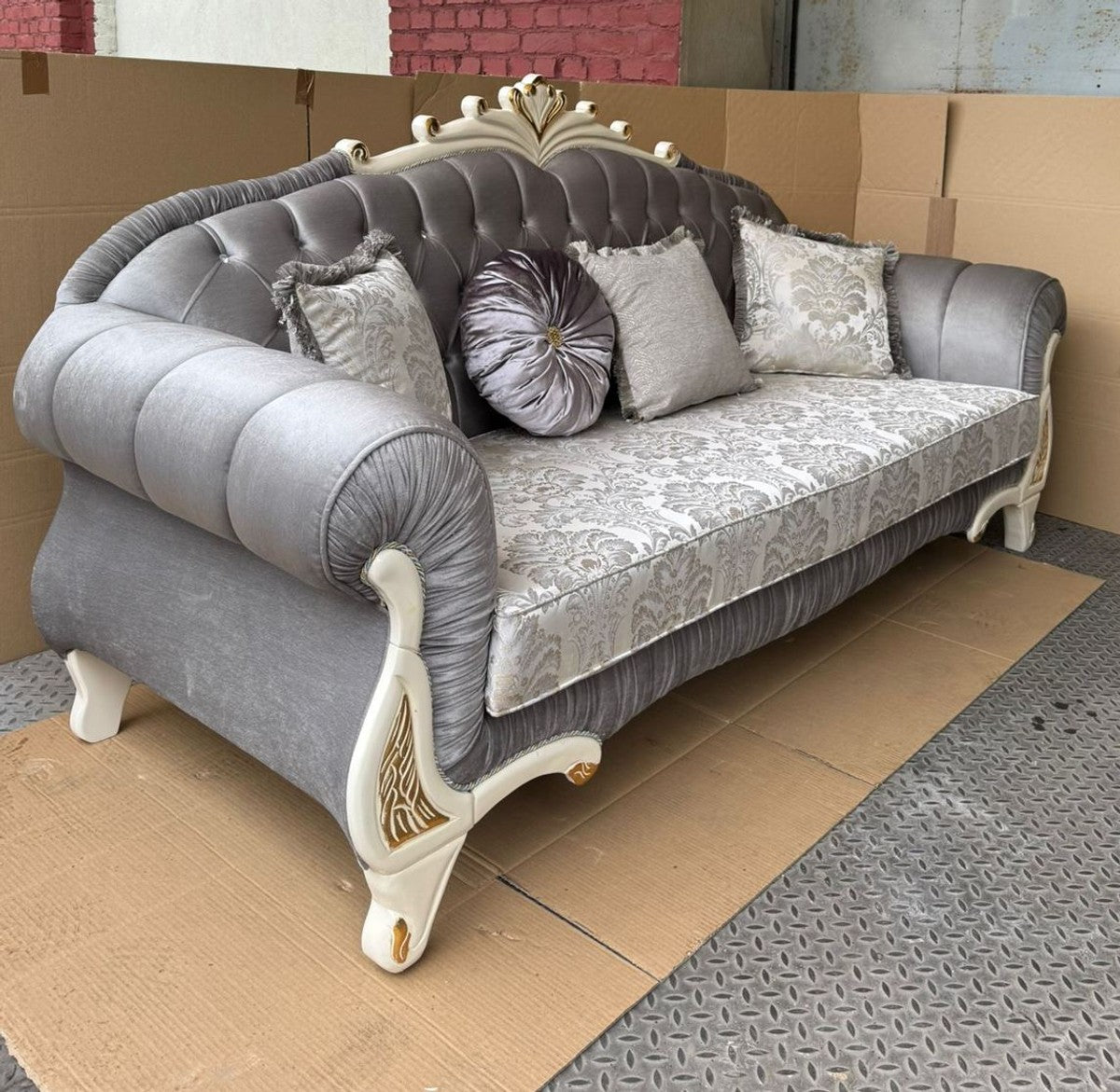 Luxus Barock Sofa Grau / Creme / Gold 225 cm - Barock Möbel