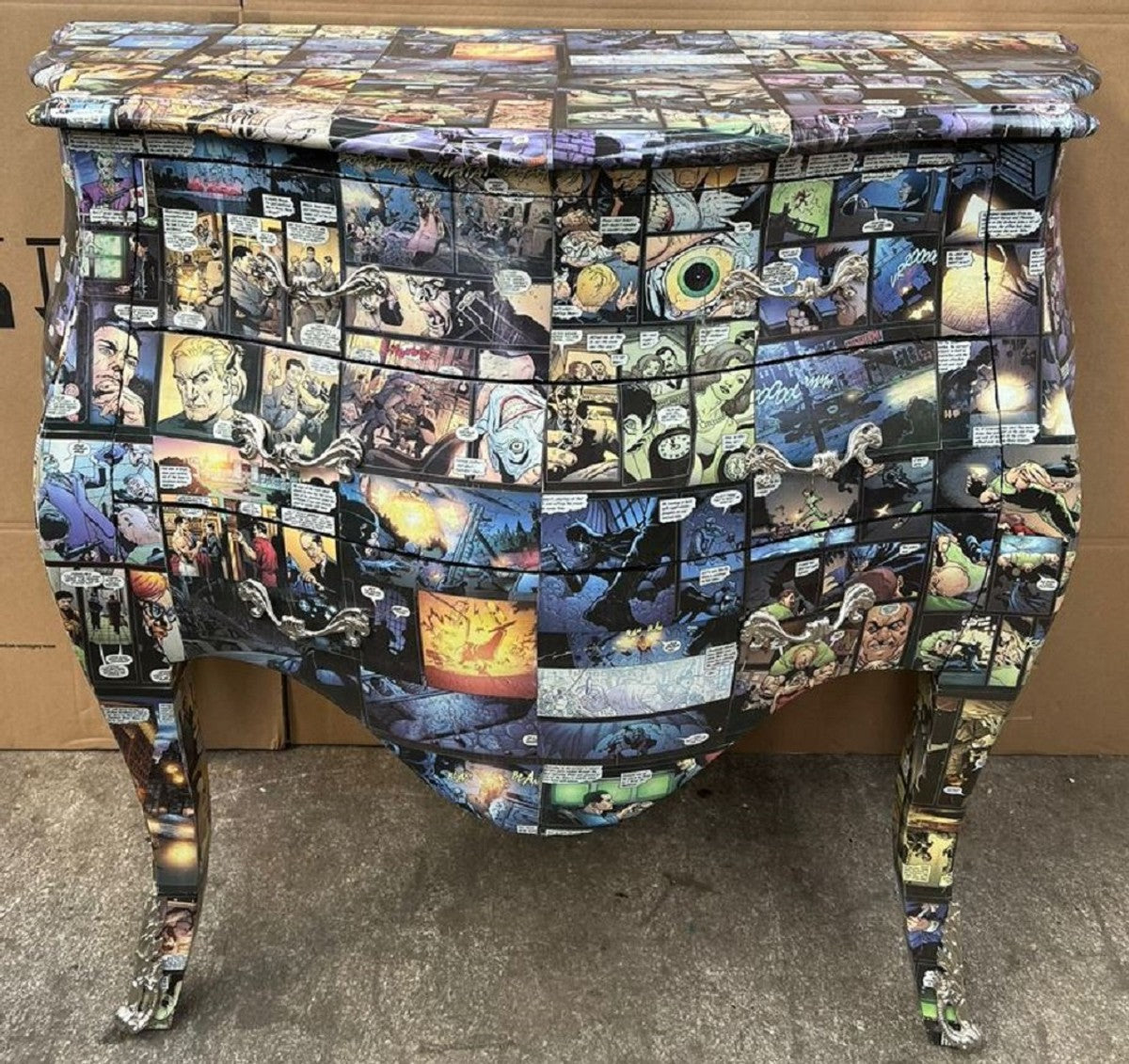 Barock Kommode mit 3 Schubladen und Comic Design Mehrfarbig - Handgefertigte Massivholz Kommode im Barockstil - Handgefertigte Barock Möbel - Edel & Prunkvoll