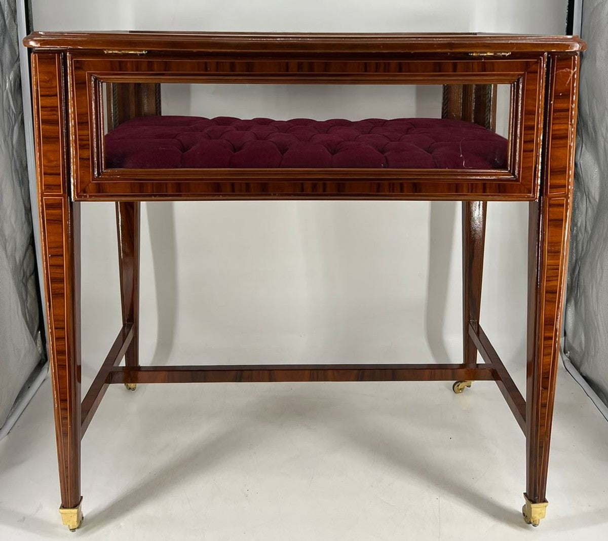 Barock Ladenvitrine mit aufklappbarem Deckel Braun / Bordeauxrot - Barock Möbel - 1B Ware