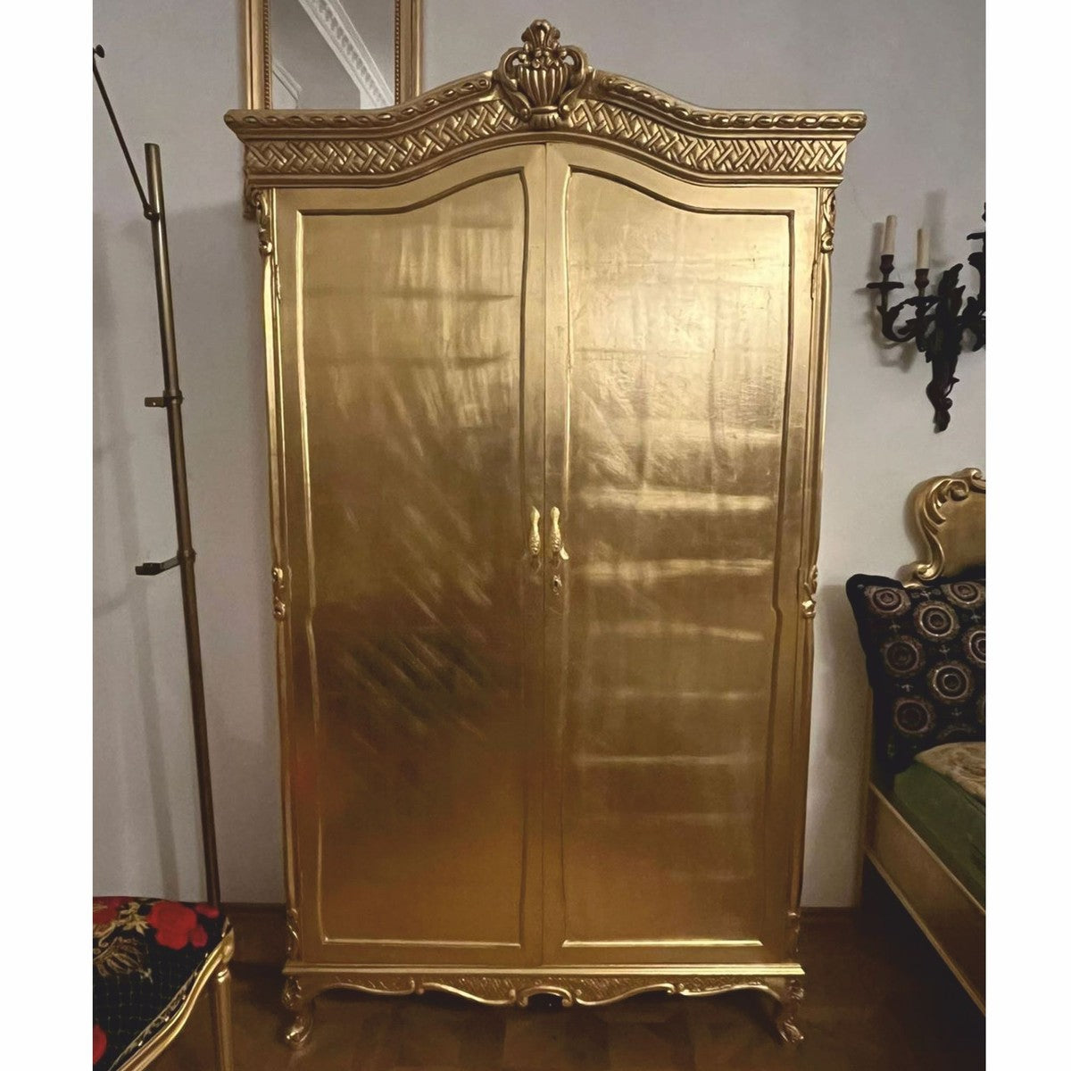 Barock Schlafzimmer Schrank mit 2 Türen Gold H. 220 cm - Barockstil Schlafzimmer Möbel